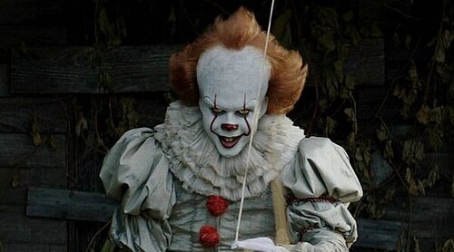 ¿En qué episodio de 'It: Bienvenidos a Derry' aparece realmente Pennywise? En el primero no es...
