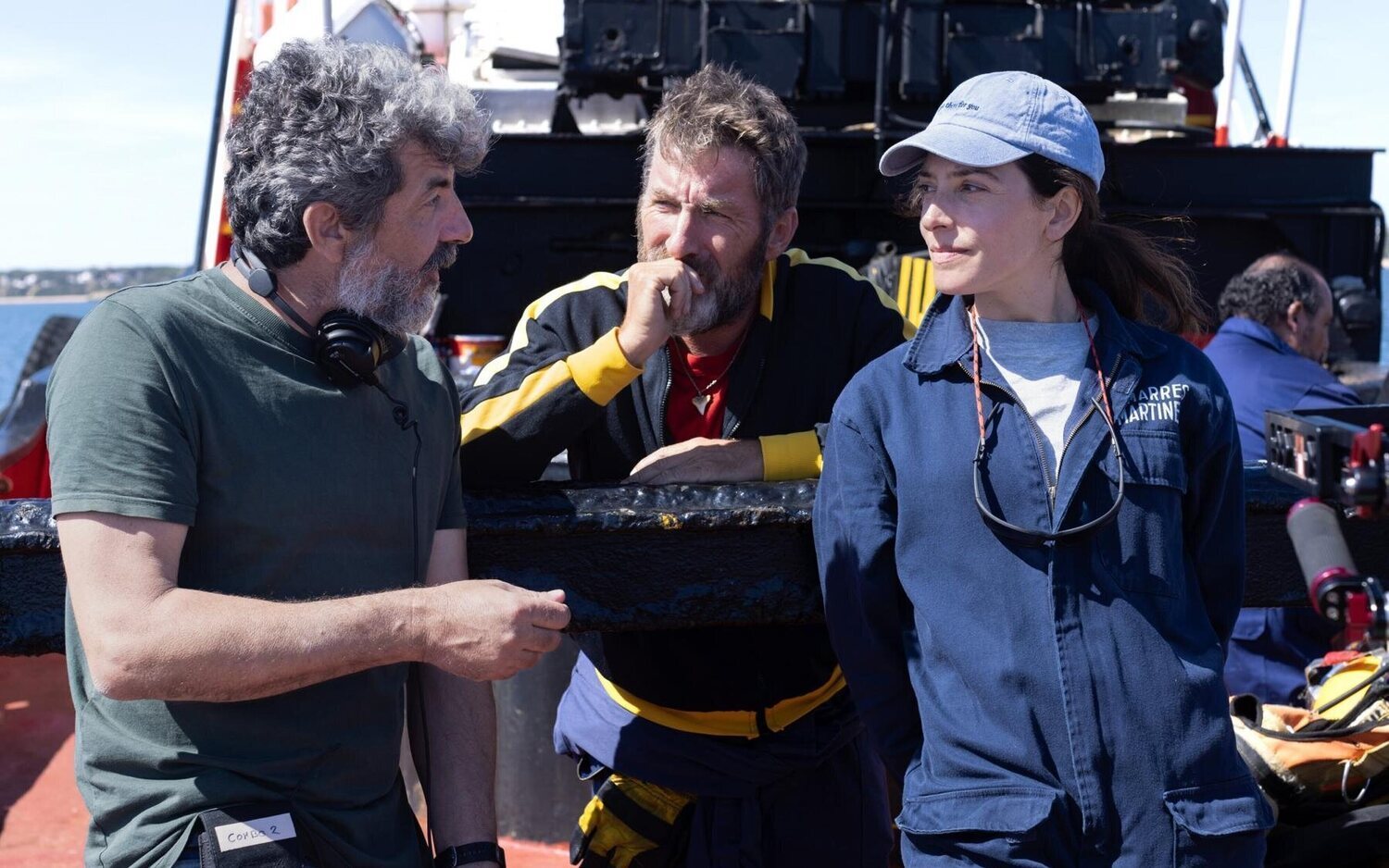 El director y los protagonistas de 'Los Tigres'