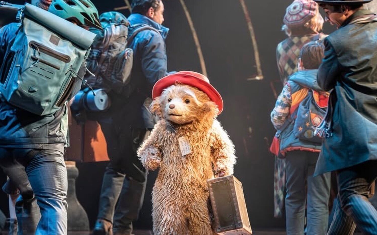 Las primeras imágenes del musical de 'Paddington' nos muestran cómo han llevado al oso del cine al teatro