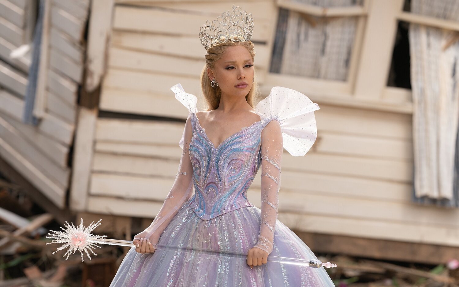 Ariana Grande se disculpa por no poder asistir al estreno de Brasil