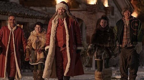 Primeras imágenes de 'La Navidad en sus manos 2' con Santiago Segura dando el salto directo a Netflix