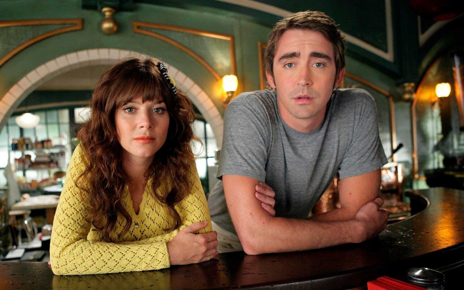 Lee Pace y Anna Friel