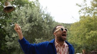 España firma una noche histórica en los Emmy con los triunfos de Oriol Pla y el documental '#SeAcabó'