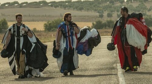 Carlos Cuevas, Miguel Bernardeau y Miguel Ángel Silvestre surcan los cielos en el primer tráiler de 'La fiera'