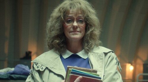 'Stranger Things':  La Srta. Harris está interpretada por una profesora del instituto de los Hermanos Duffer