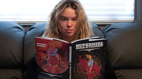 Milly Alcock desprende frescura gamberra en el nuevo póster de 'Supergirl', que avanza el primer tráiler