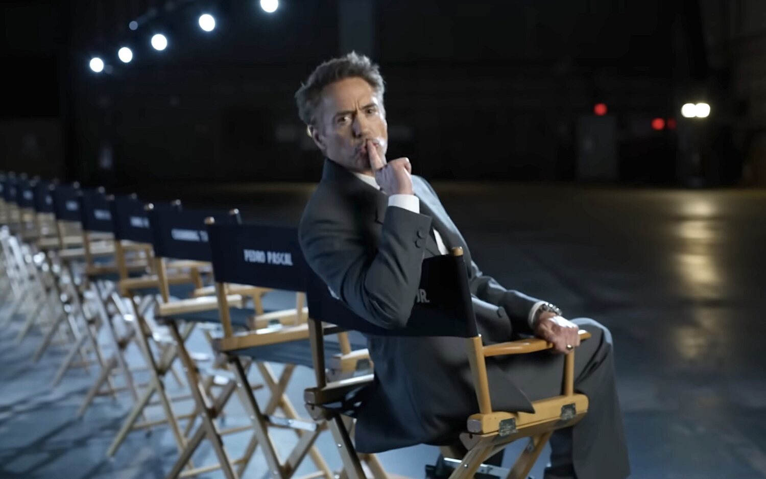 Primero el juego de las sillas, ahora el juego de los tráilers