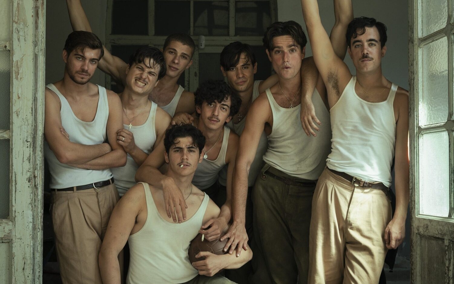 Foto promocional de 'La bola negra' de Los Javis