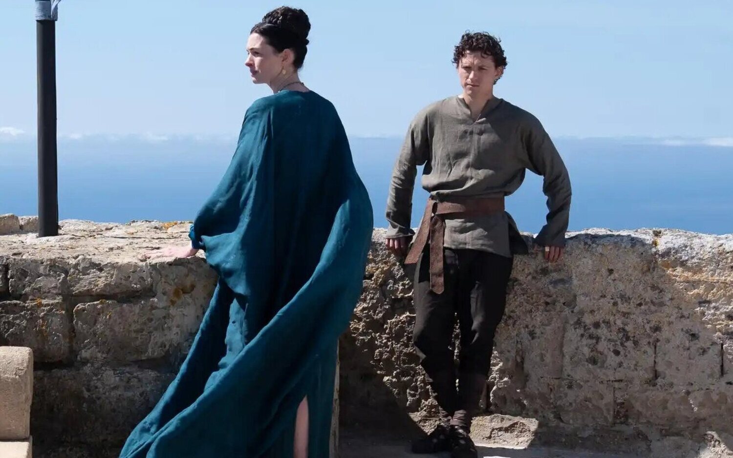 Anne Hathaway y Tom Holland en el rodaje de 'La Odisea'