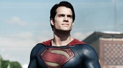Nostalgia DC: Zack Snyder publica imágenes inéditas de Henry Cavill probándose el traje clásico de ‘Superman’