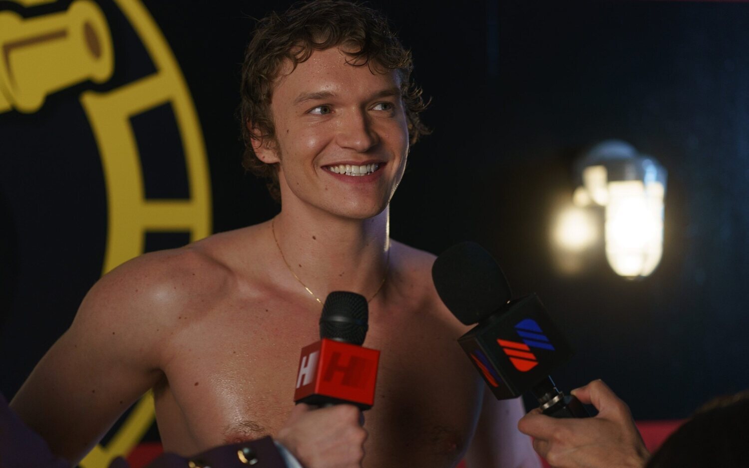 Connor Storrie como Ilya Rozanov