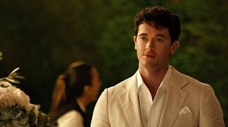 'Gente que conocemos en vacaciones': Tom Blyth a punto de morir atragantado durante el rodaje de la peli Nº1 de Netflix