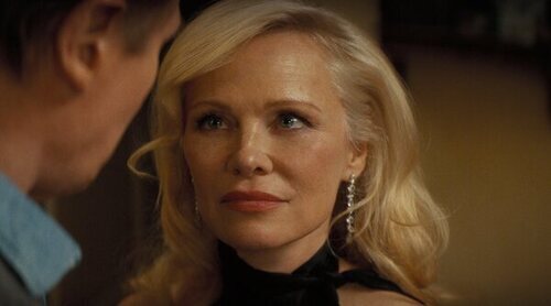 Pamela Anderson se sintió "asquerosa" al tener que sentarse junto a Seth Rogen en los Globos de Oro