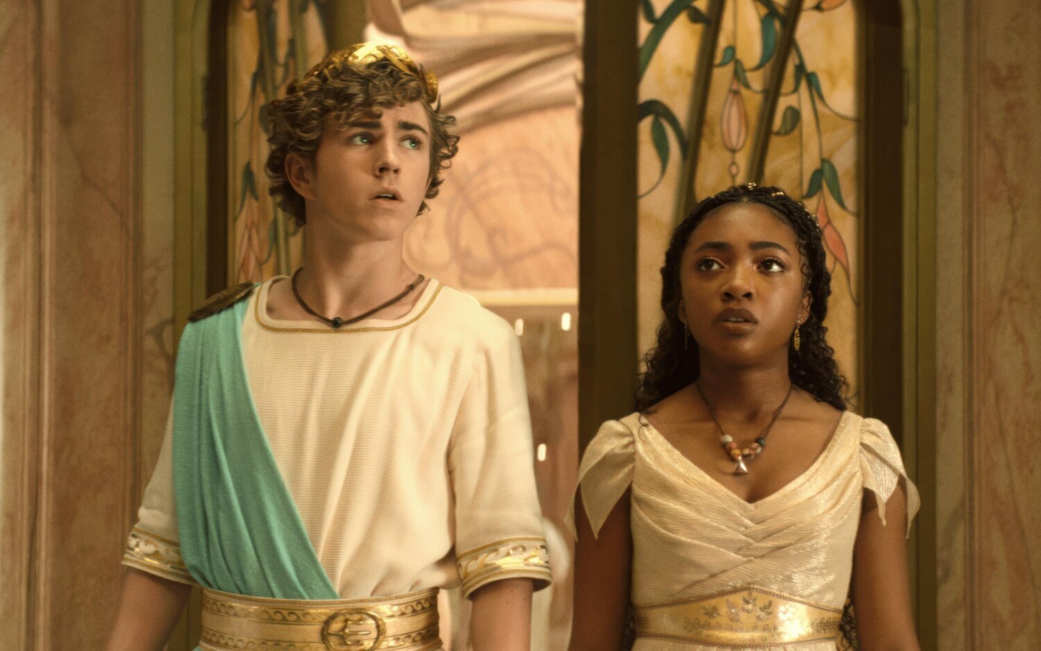 Walker Scobell y Leah Sava' Jeffries