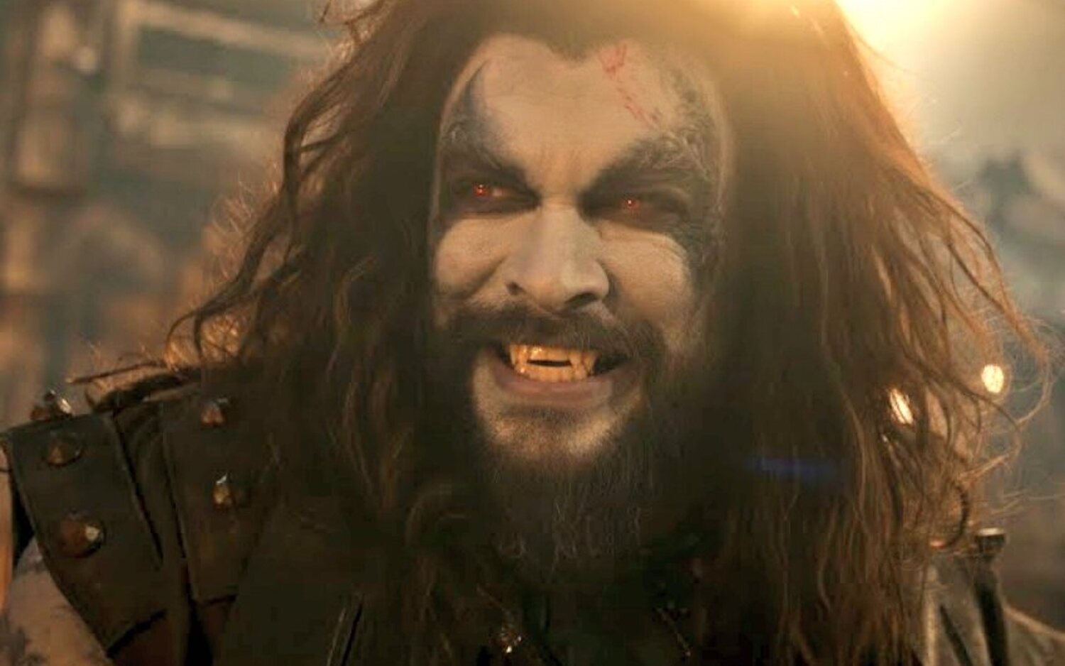 Jason Momoa como Lobo