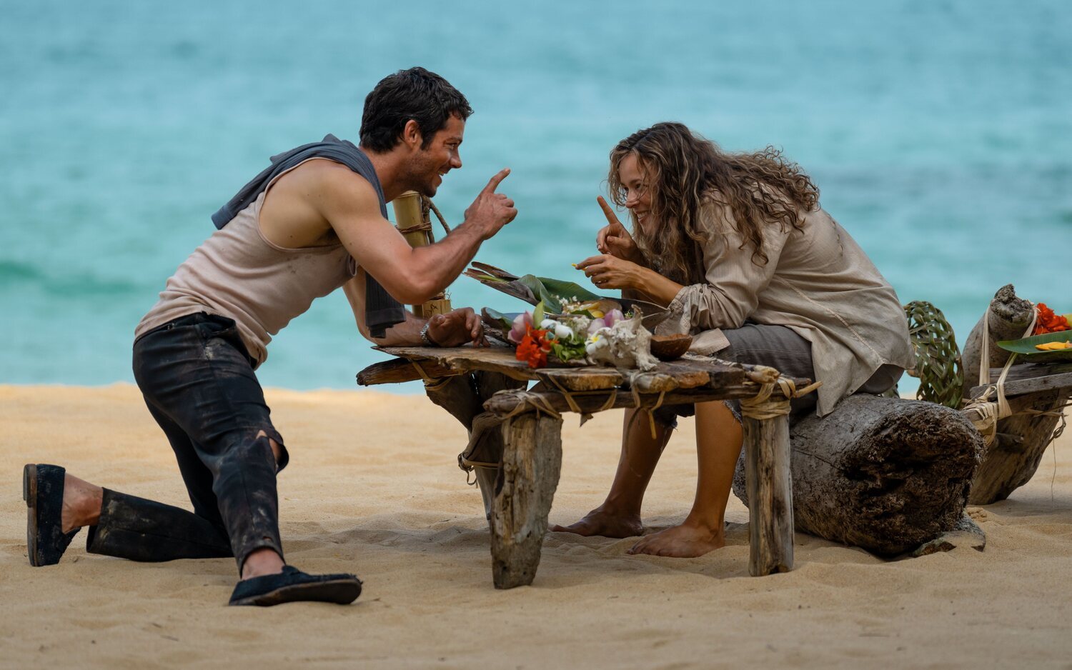 Dylan O'Brien y Rachel McAdams en 'Send Help (Enviad ayuda)'