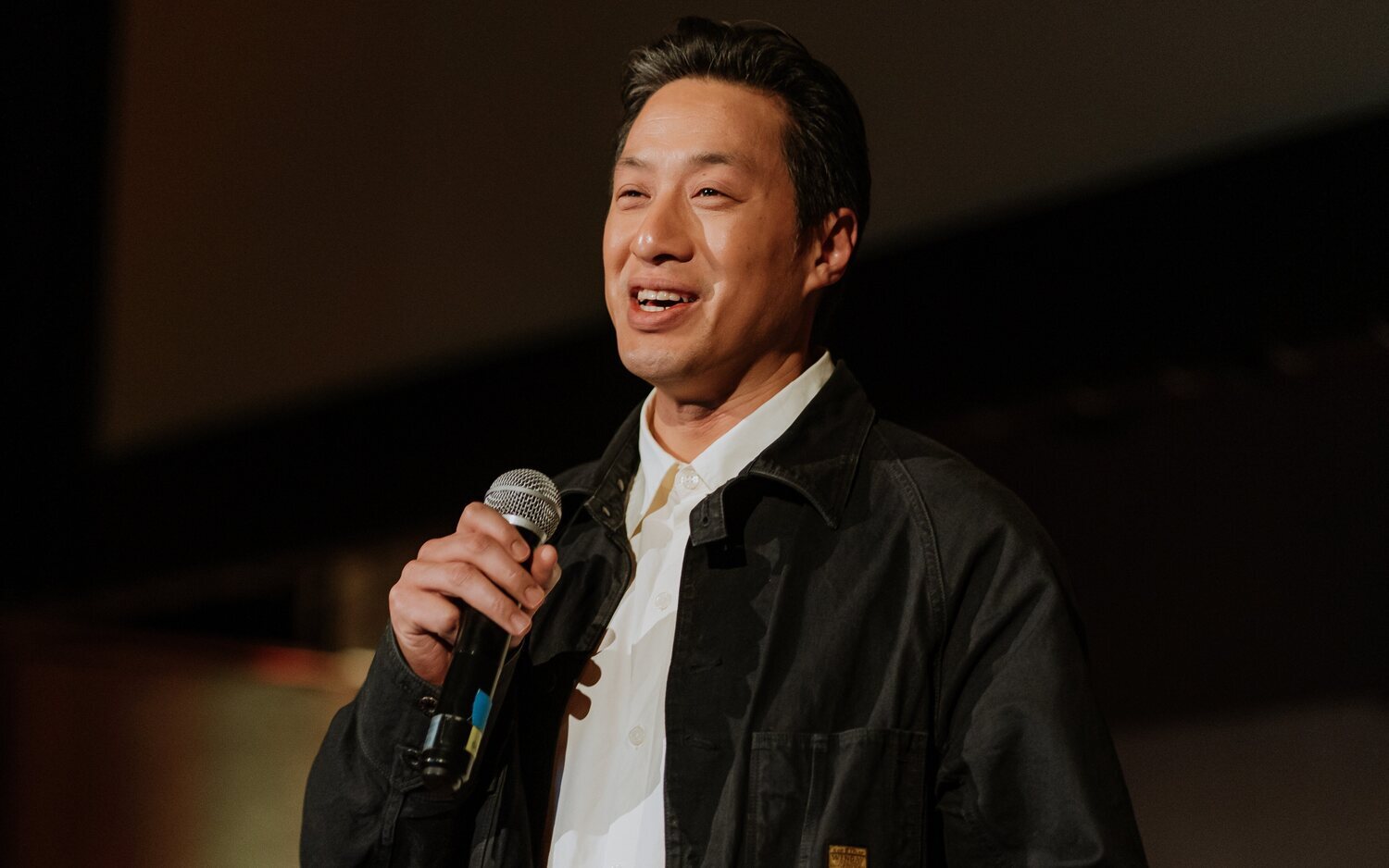 Daniel Chong presentando 'Hoppers' en Madrid