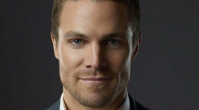 Stephen Amell protagonizará el reboot de 'Los vigilantes de la playa' con un personaje muy especial