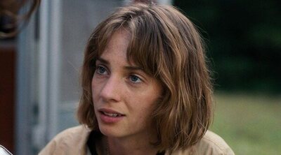 Maya Hawke celebra su boda sorpresa con el elenco de 'Stranger Things'