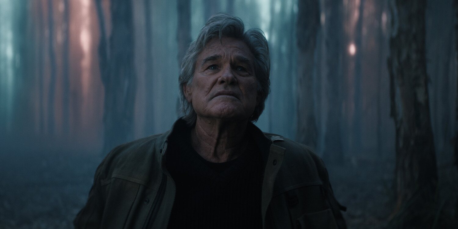 Kurt Russell se pregunta cómo lidiaríamos con algo tan surrealista como lo que ocurre en la T2 de 'Monarch'
