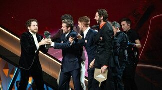 Mejores momentos de los Goya 2026: Del cantar de Luis Tosar al 'in memoriam' a ritmo de Robe