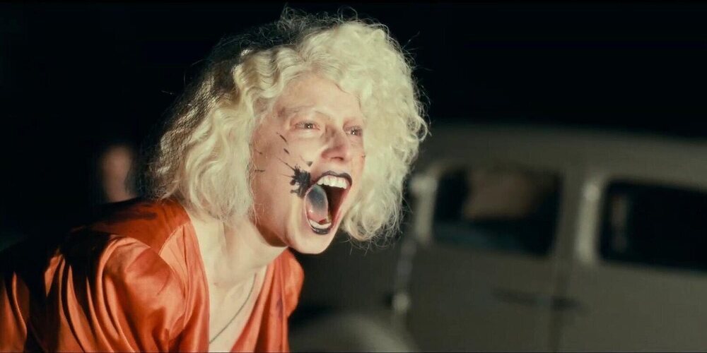 '¡La novia!': Como Víctor Frankenstein, Maggie Gyllenhaal ha creado un monstruo