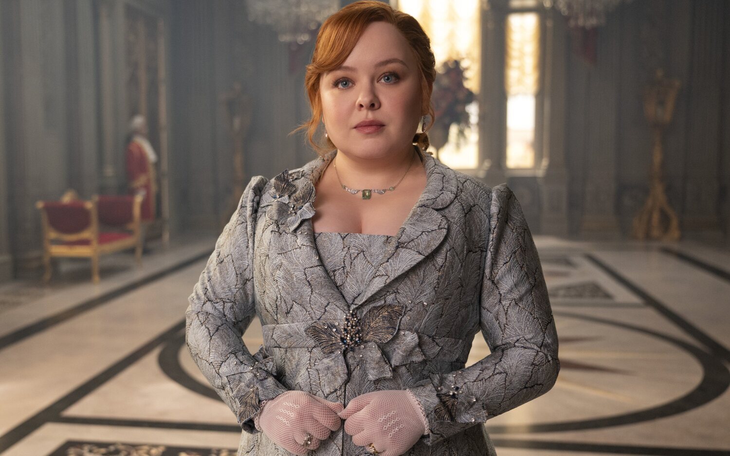 Nicola Coughlan es Penelope Feathrington en la serie de época y romance por excelencia