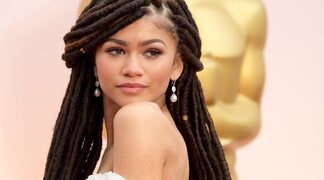 Zendaya vuelve a lucir su icónico vestido de los Oscar 2015 en la premiere de 'El Drama'