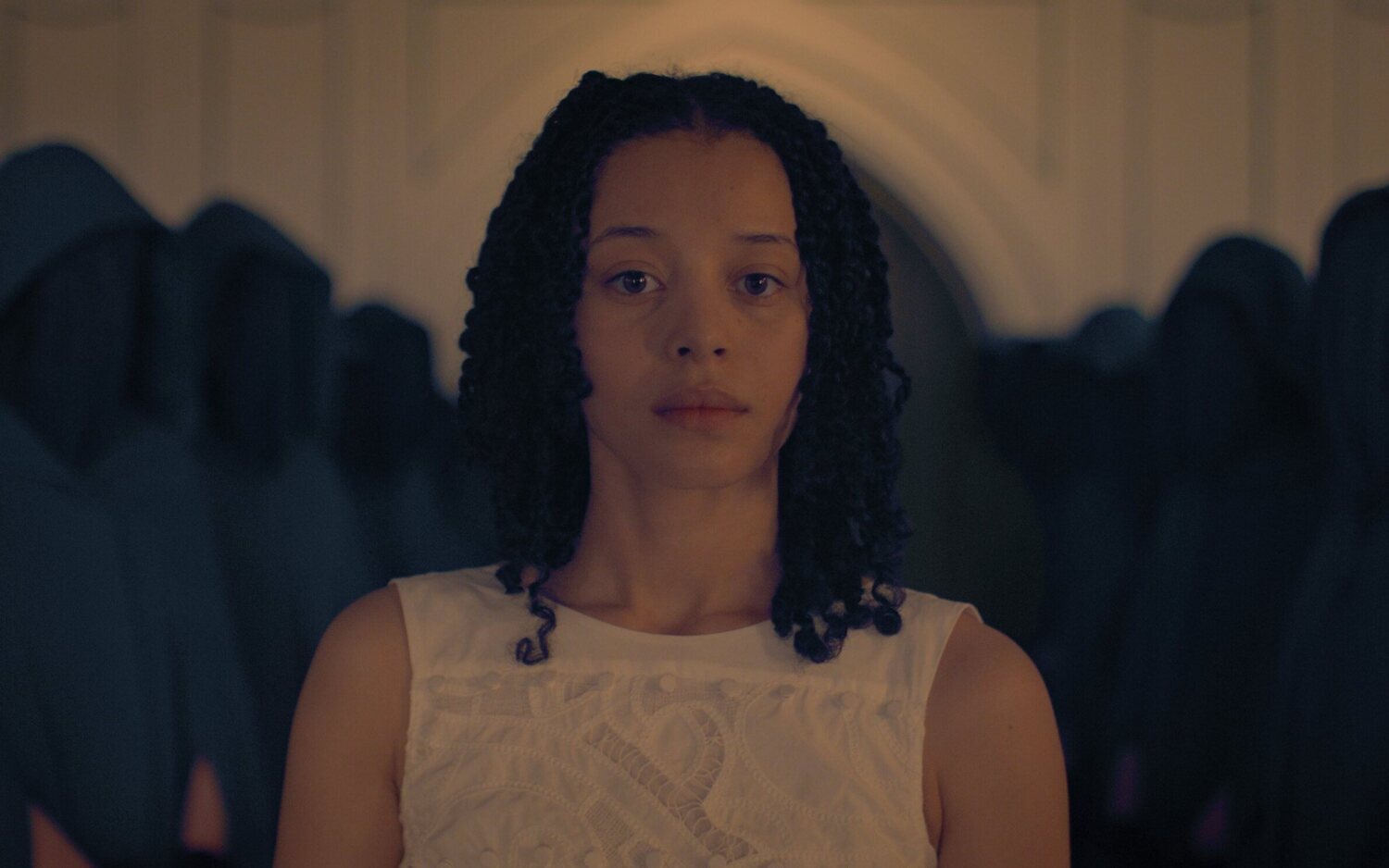 Chase Infiniti ofrece una interpretación magnífica en 'Los testamentos'