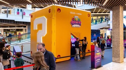 'Super Mario Galaxy' instala en Madrid un cubo inmersivo gigante como el de los juegos