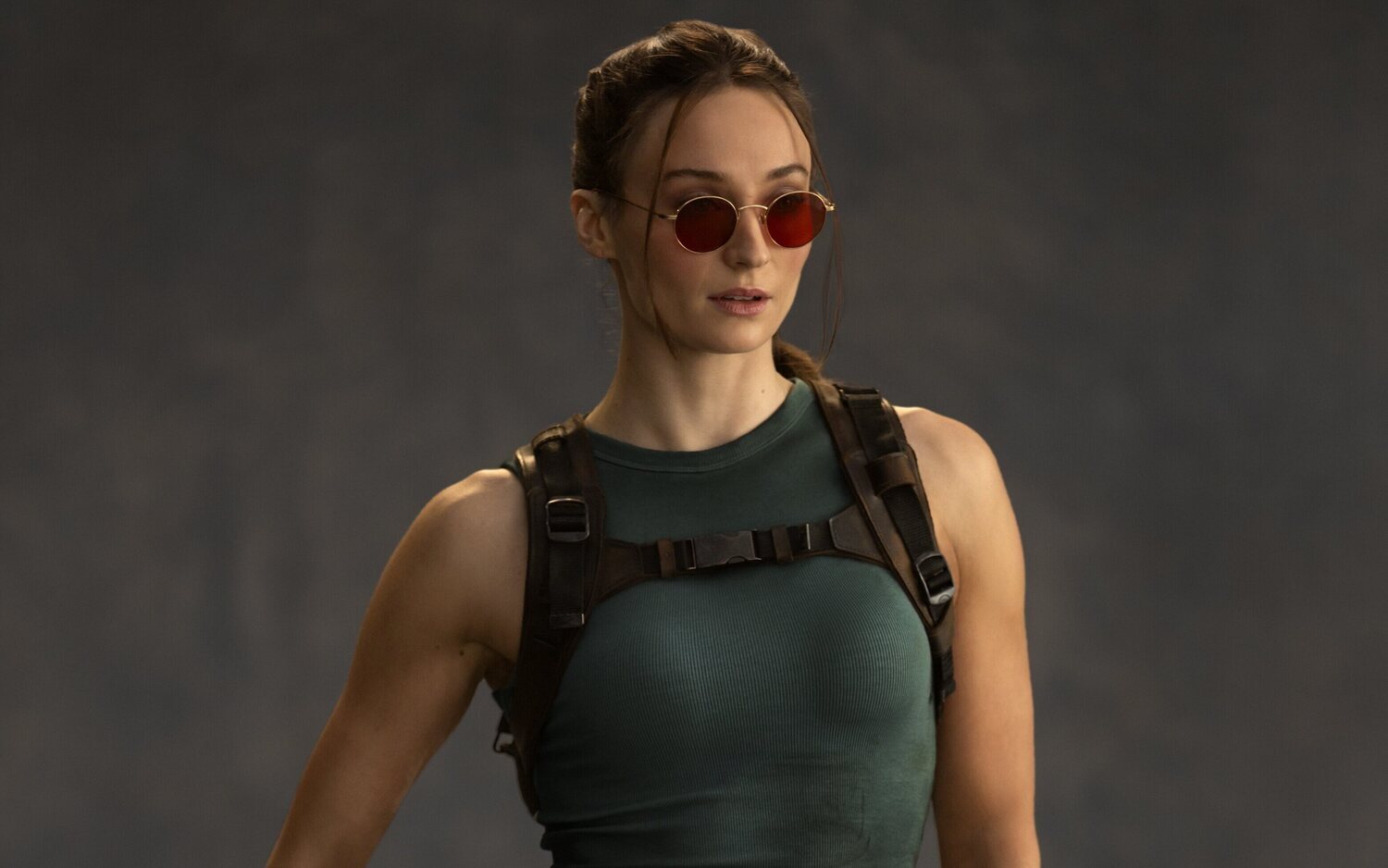 Imagen promocional de Sophie Turner como Lara Croft