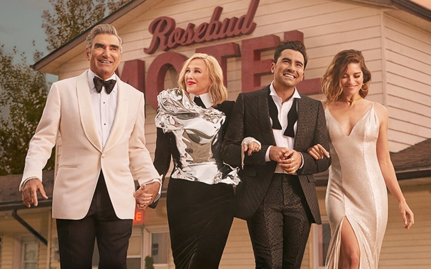 Reparto de 'Schitt's' Creek' en una imagen promocional de la serie