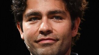 Adrian Grenier bromea sobre su ausencia en 'El diablo viste de Prada 2'