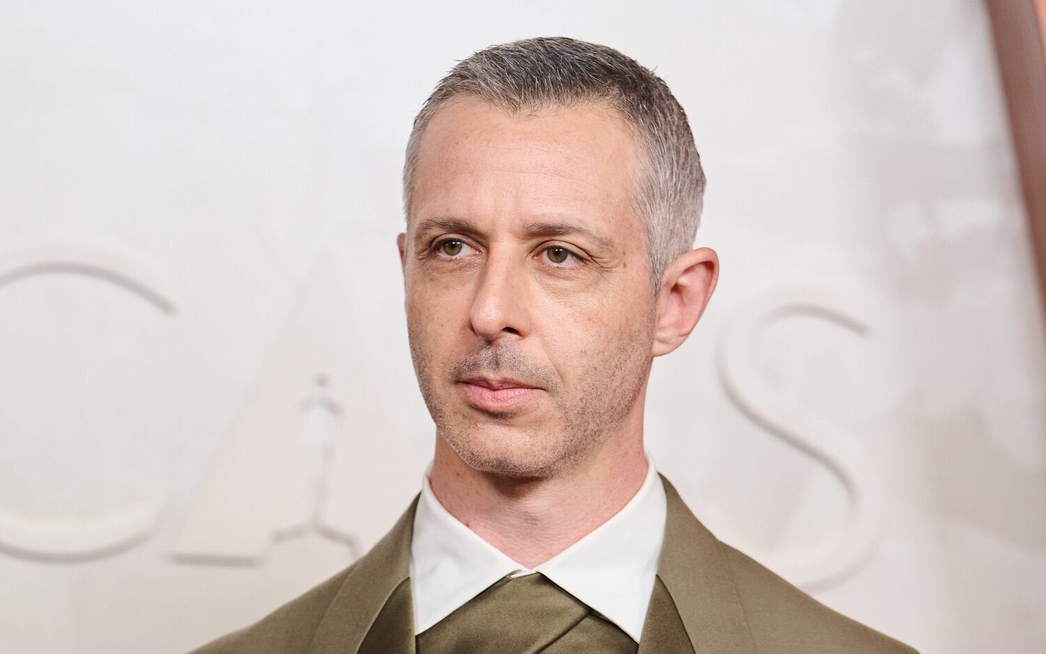 Jeremy Strong se pone en la piel de Mark Zuckerberg en 'The Social Reckoning', la secuela de 'La red social'