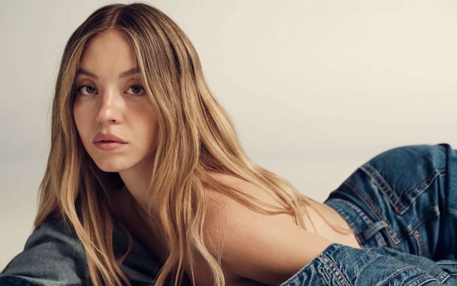 Sydney Sweeney suma otro cameo eliminado con su desaparición en 'El diablo viste de Prada 2'