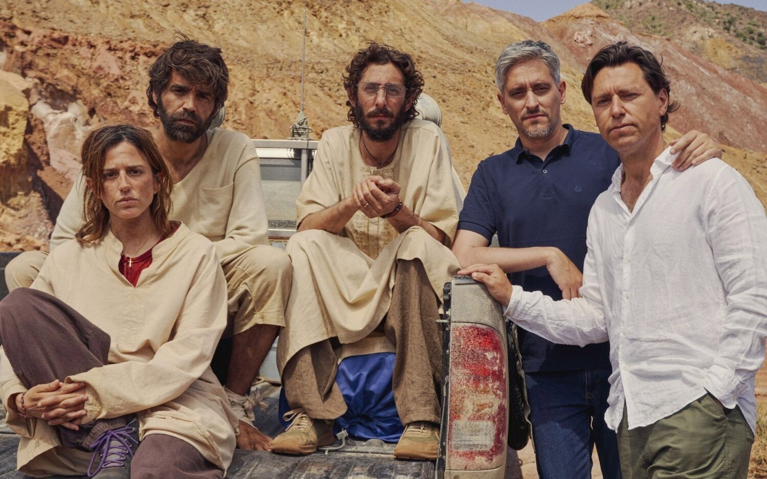 'Todo lo necesario': la nueva serie original de Movistar Plus+ ya está en rodaje con la dirección de Marcel Barrena y Fernando T