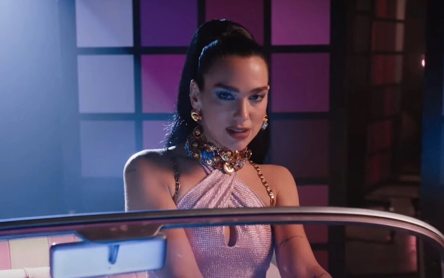 Dua Lipa, cantante y actriz de éxito, lleva a Samsung a juicio por usar su imagen sin consentimiento