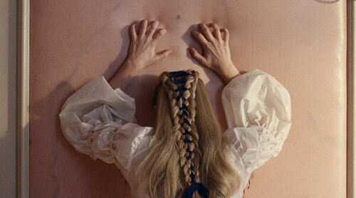 La directora de 'Cumbres Borrascosas' lamenta eliminar el pelo de las axilas de Margot Robbie