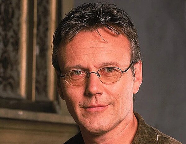 Muere Anthony Head, Rupert Giles en 'Buffy Cazavampiros', a los 72 años