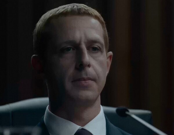 Primeras imágenes de Jeremy Strong como Mark Zuckerberg en la secuela de 'La red social'