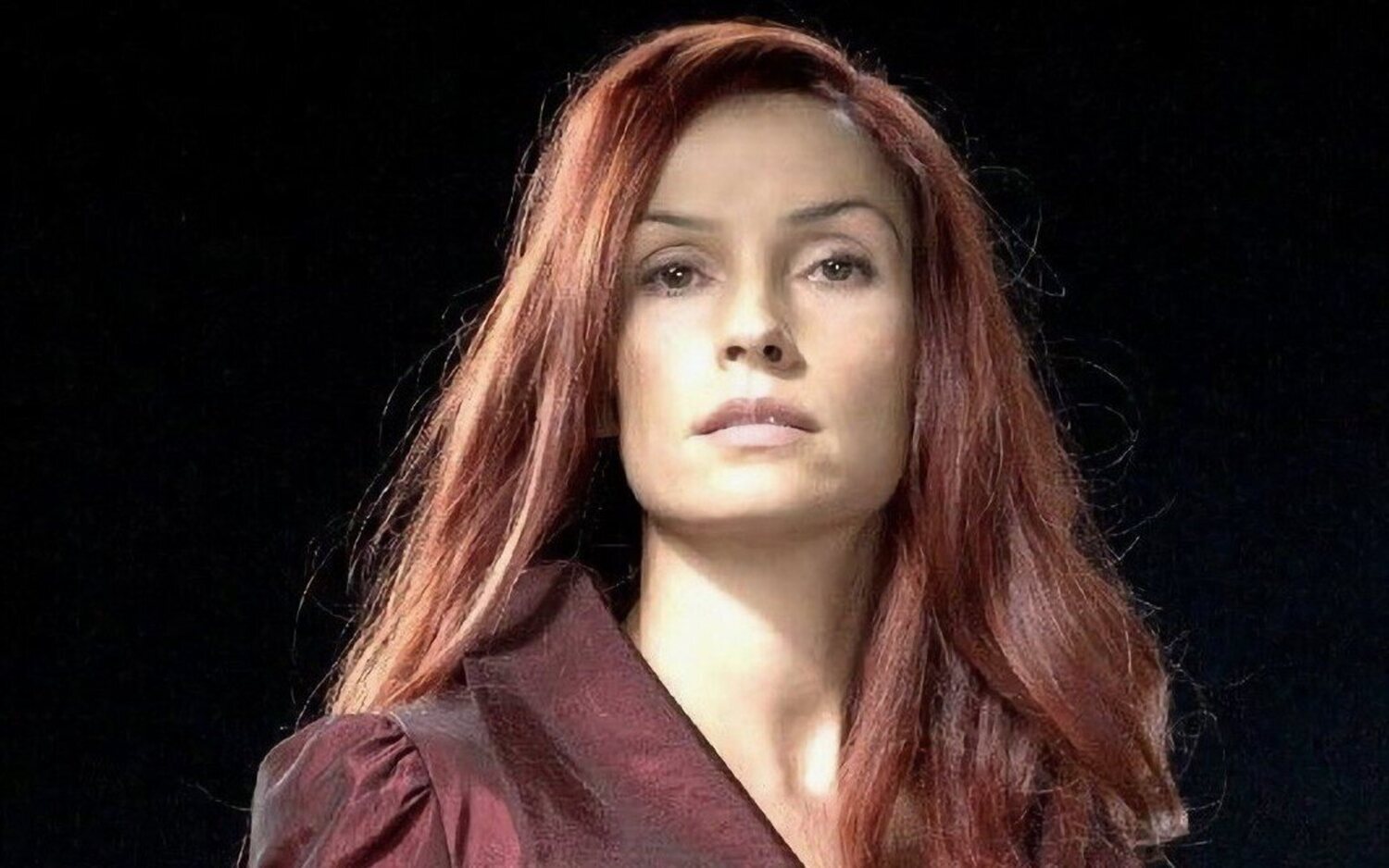 Famke Janssen está lista para dar más Fénix de sí misma, y cree que Marvel comete un error no llamándola de nuevo