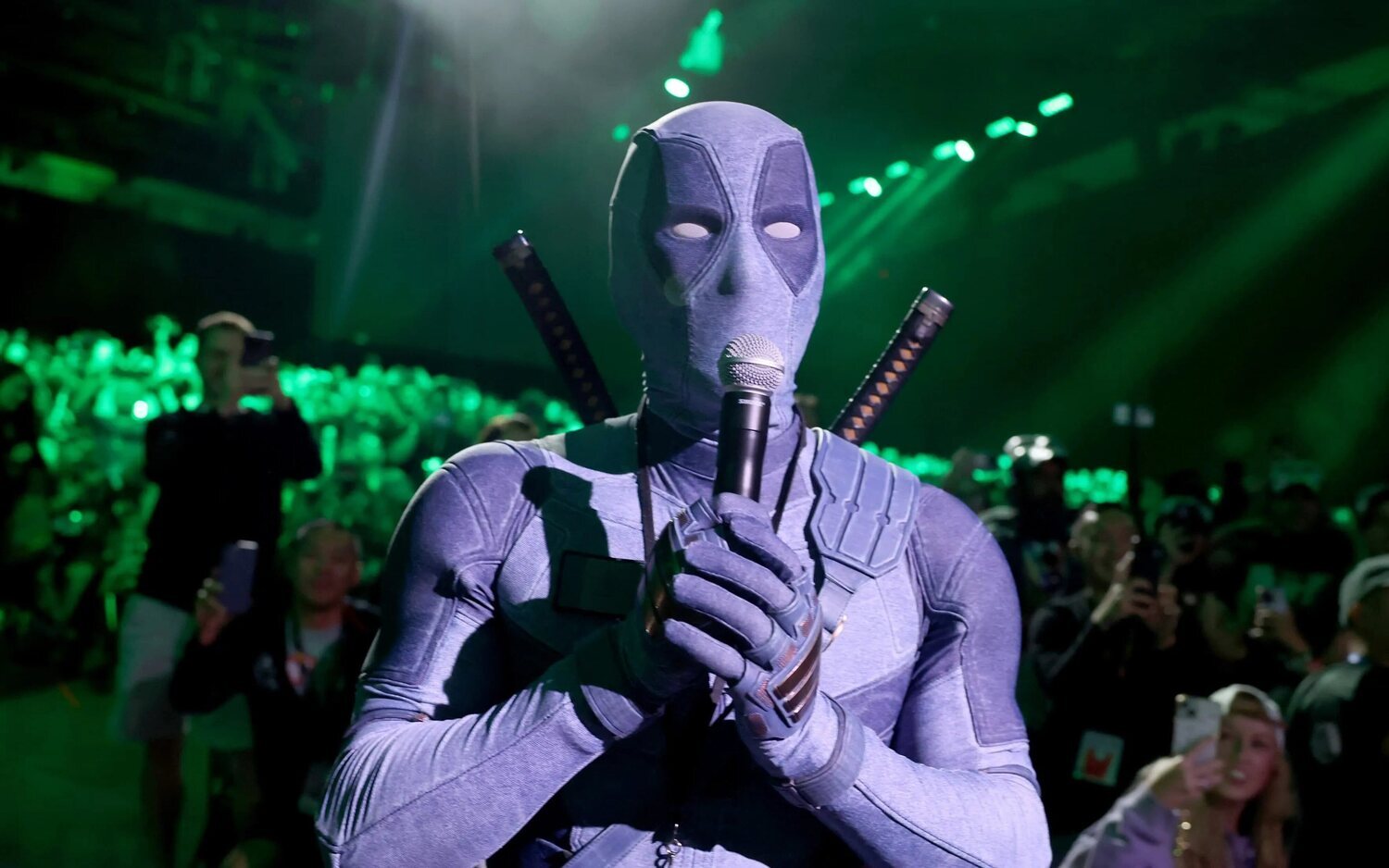 El antihéroe Deadpool se pasa de gris por la Comic Con de San Diego y abre la especulación sobre si podríamos verle en 'Vengadores: Doomsday'