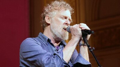 Muere Glen Hansard, el músico protagonista de 'Once (Una vez)', en un accidente a los 56 años