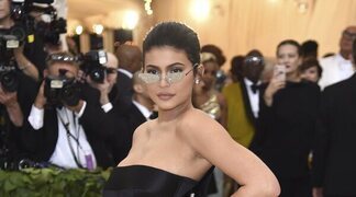 Kylie Jenner protagonizará 'Bachelorette Weekend', serie producida con su hermana Kim Kardashian