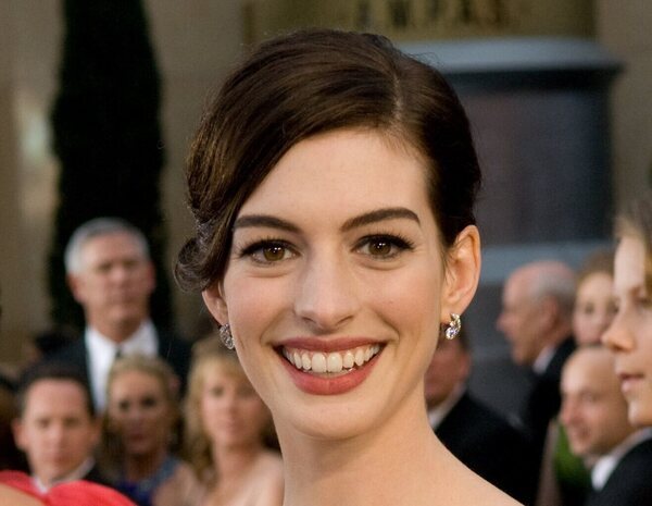 'Digger' lo pasa mal en taquilla, pero para Anne Hathaway es "una película de diez"