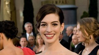 'Digger' lo pasa mal en taquilla, pero para Anne Hathaway es "una película de diez"