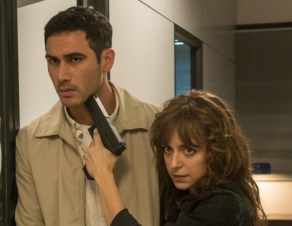 El truco de Laura para liarse con Nacho en este clip exclusivo de 'La maleta'