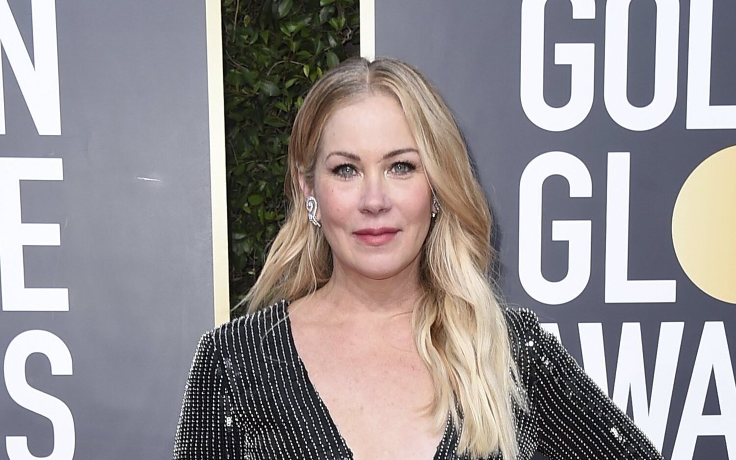 Christina Applegate revela que los resultados médicos de esclerosis múltiple fueron erroneos