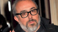 Álex de la Iglesia presenta 'La chispa de la vida' en la Berlinale con Salma Hayek y José Mota