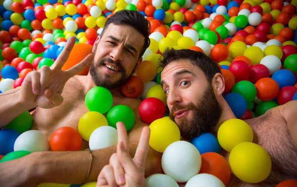Mario Casas y Dani Rovira